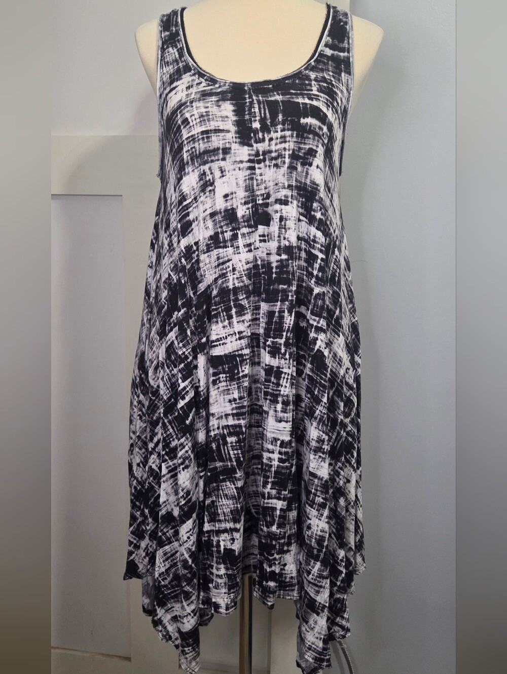 Simply Vera Vera Wang - Black and White Abstract Sleeveless Swing Dress